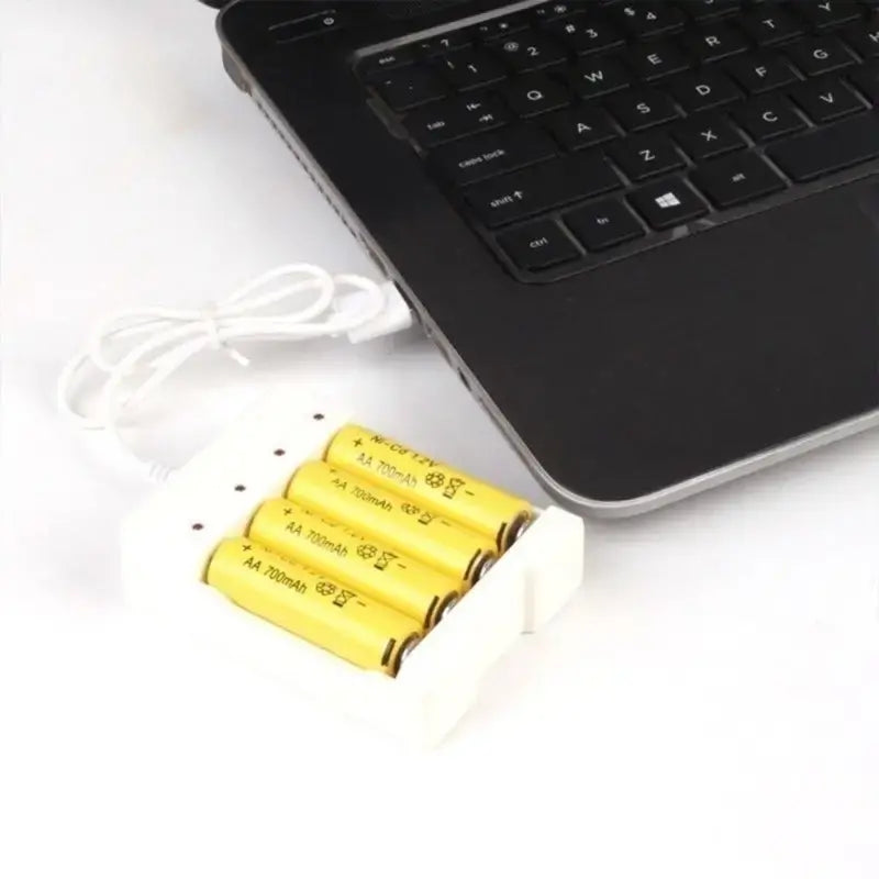 Încărcător portabil pentru baterii AAA și AA cu alimentare USB