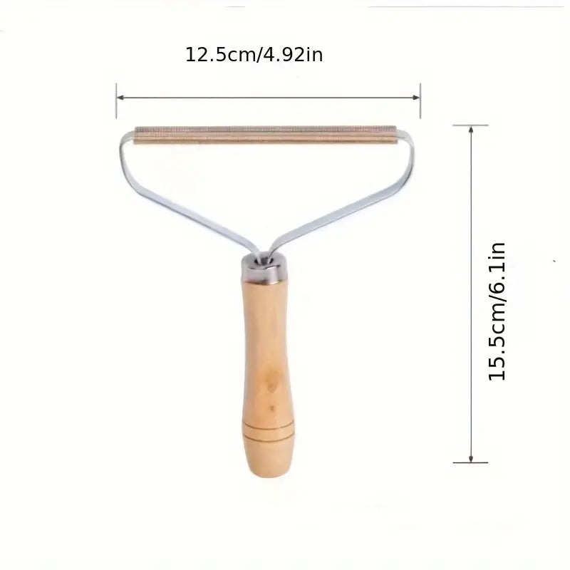 Perie pentru scame cu mâner de lemn