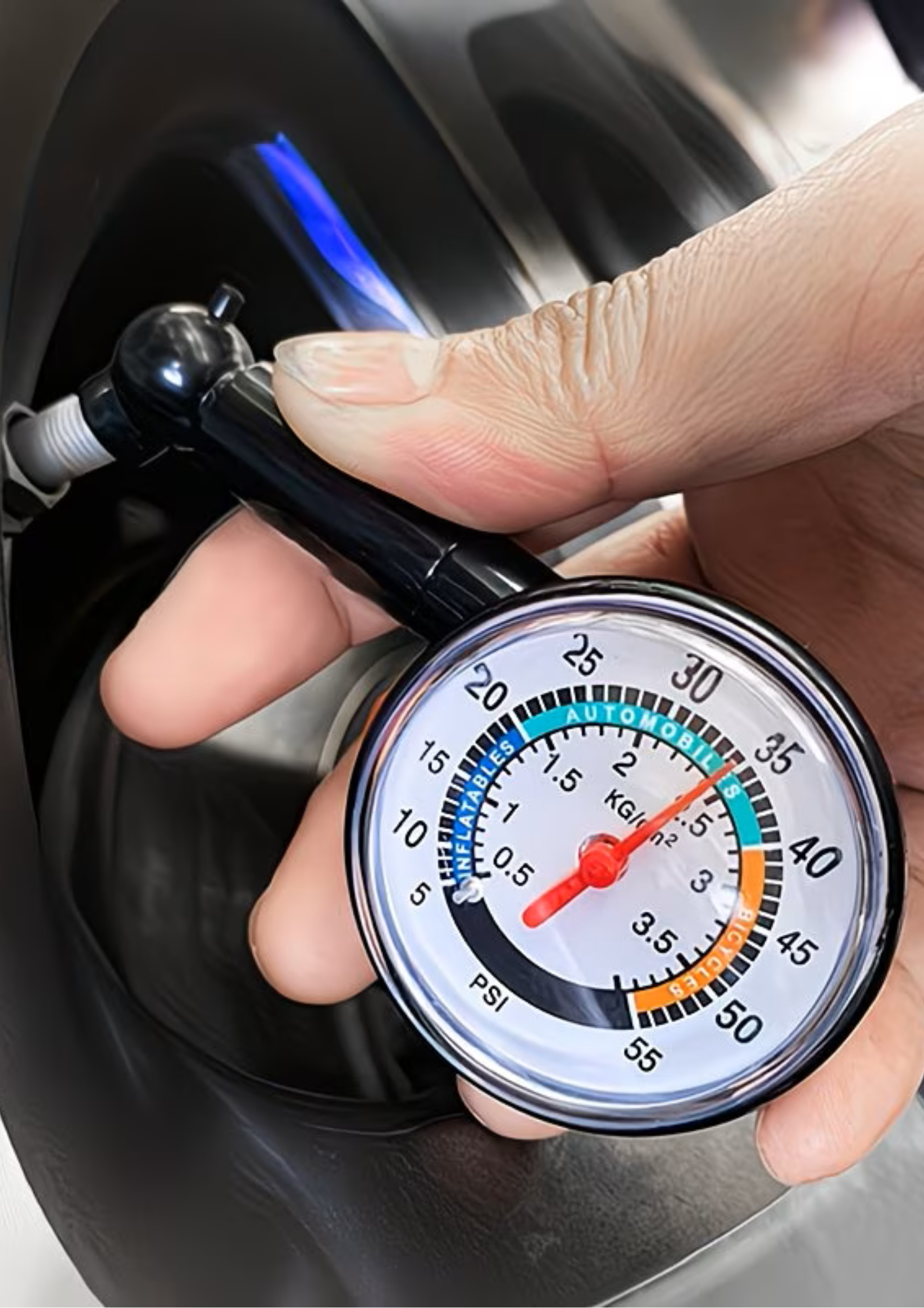 Manometru pentru presiunea anvelopelor