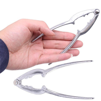 Clește metalic pentru spart nuci