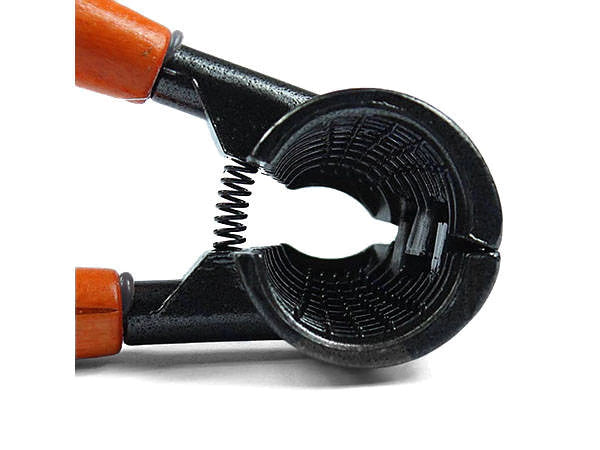 Clește universal de crăpat nuci