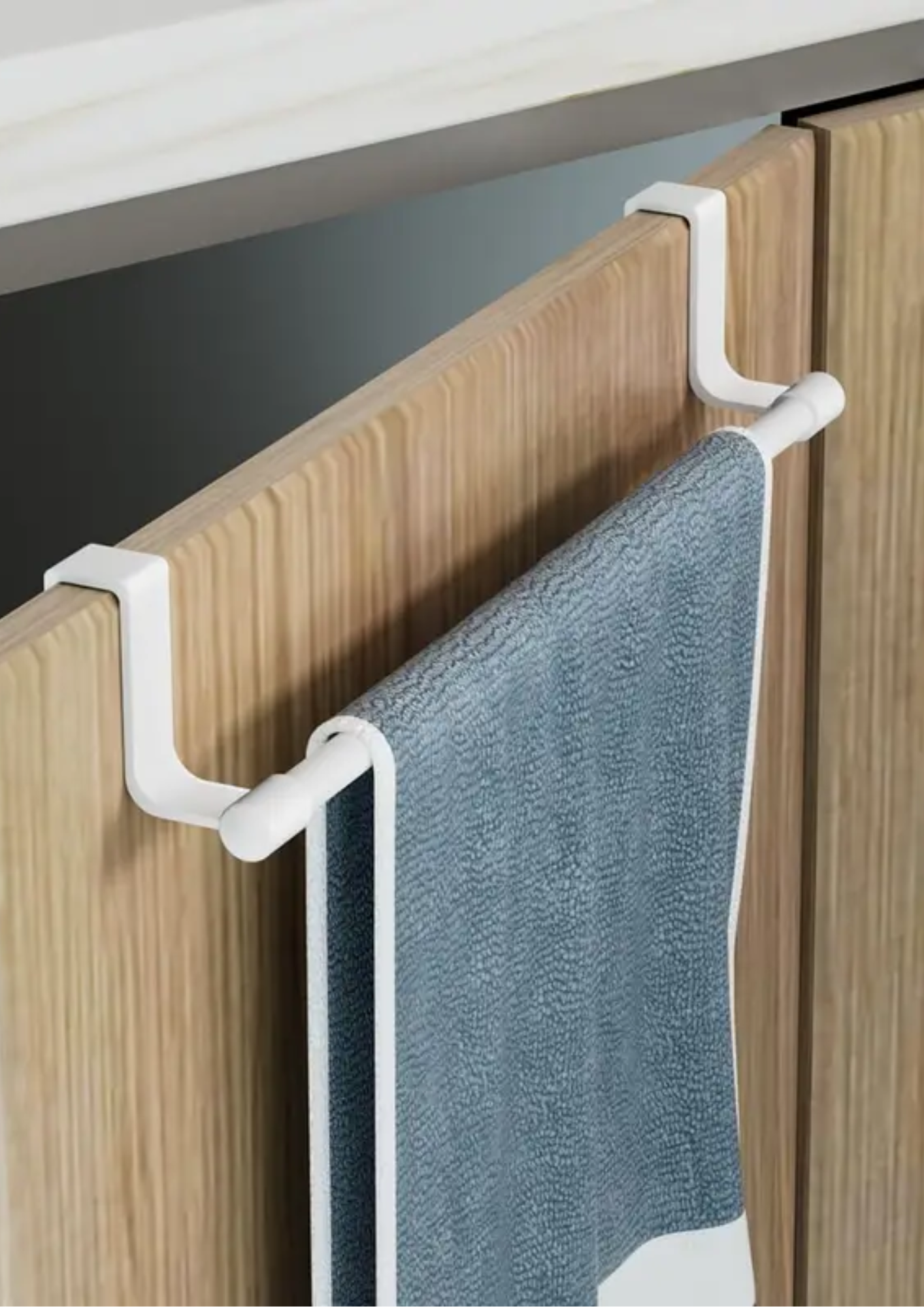 Suport pentru prosoape cu instalare pe ușă