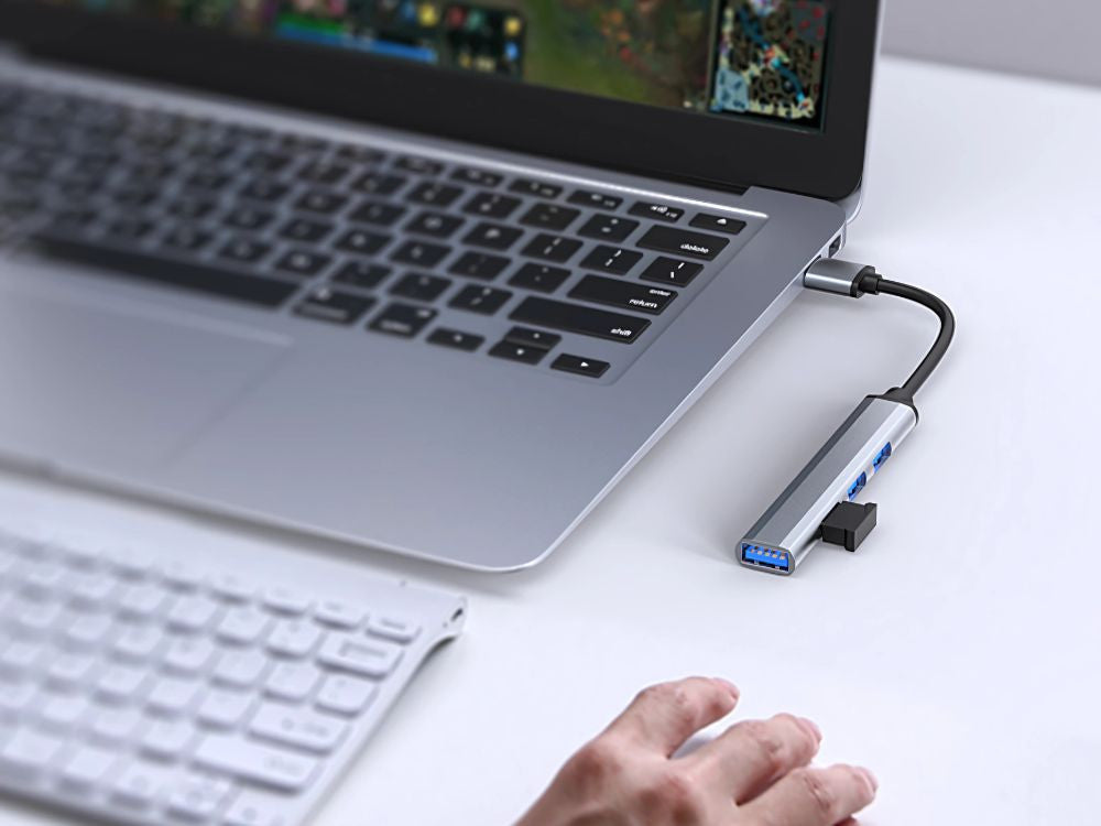 Hub pentru transfer date cu 4 porturi USB