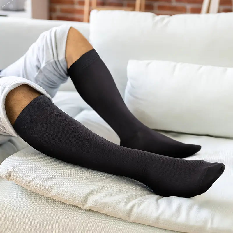 Șosete de compresie pentru alinarea varicelor